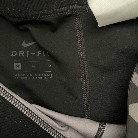 NIKE Dri-Fit Seamless Capr - Picture 3 of 4